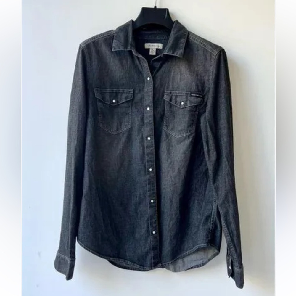 -Calvin Klein denim long sleeve top with snaps in front. Size M
